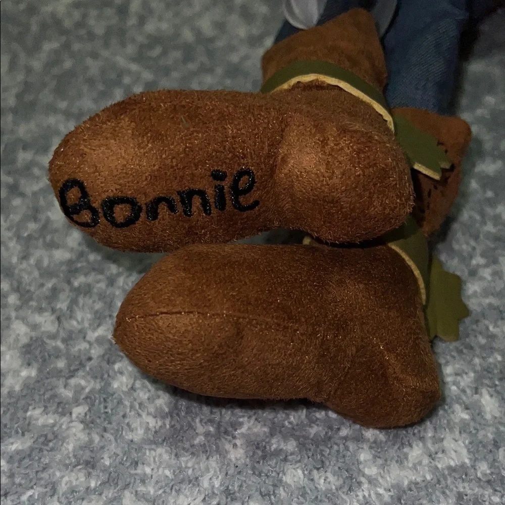 Woody Plush - Toy Story 4 - Medium 18
1/2" - Picture 5 of 5